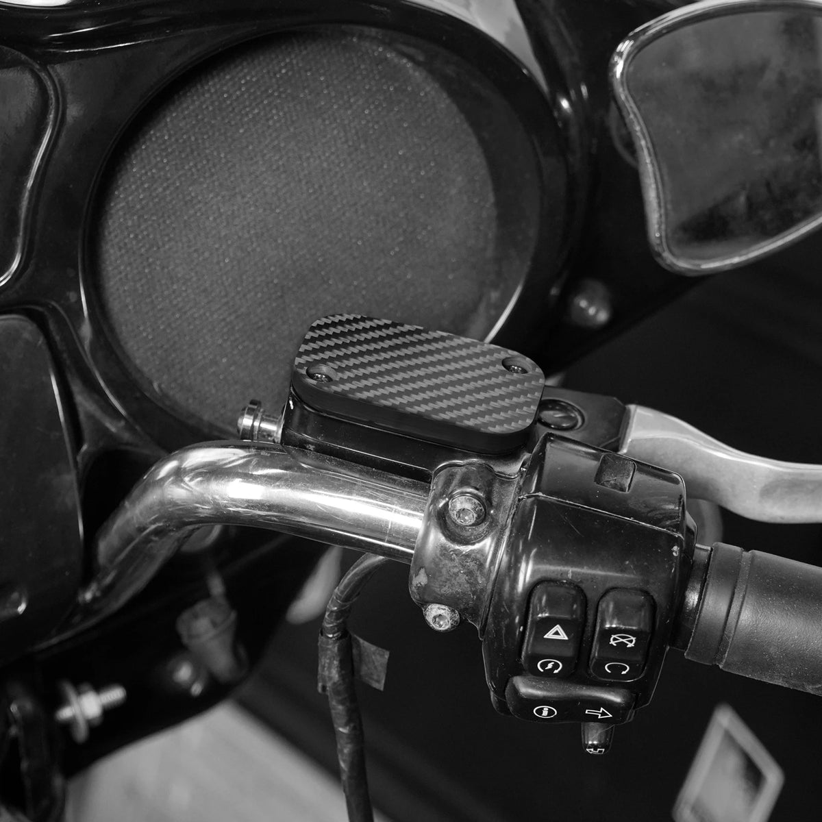 Cache de Maître-Cylindre de Frein Avant en Carbone - Harley-Davidson Street Glide, Road King, Road Glide 2018-2024 – photo 6/7