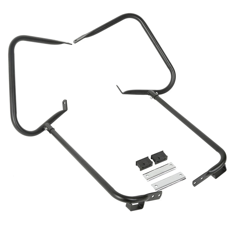 Barre de protection chromée soutenant les sacoches d'une Harley-Davidson Touring - vue 4