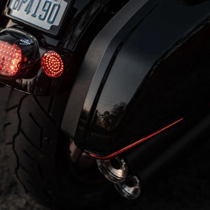 Feux LED de sacoches arrière « Tracer », rouge/fumé - Harley-Davidson Softail Low Rider ST 2022-2024 – photo 3/6